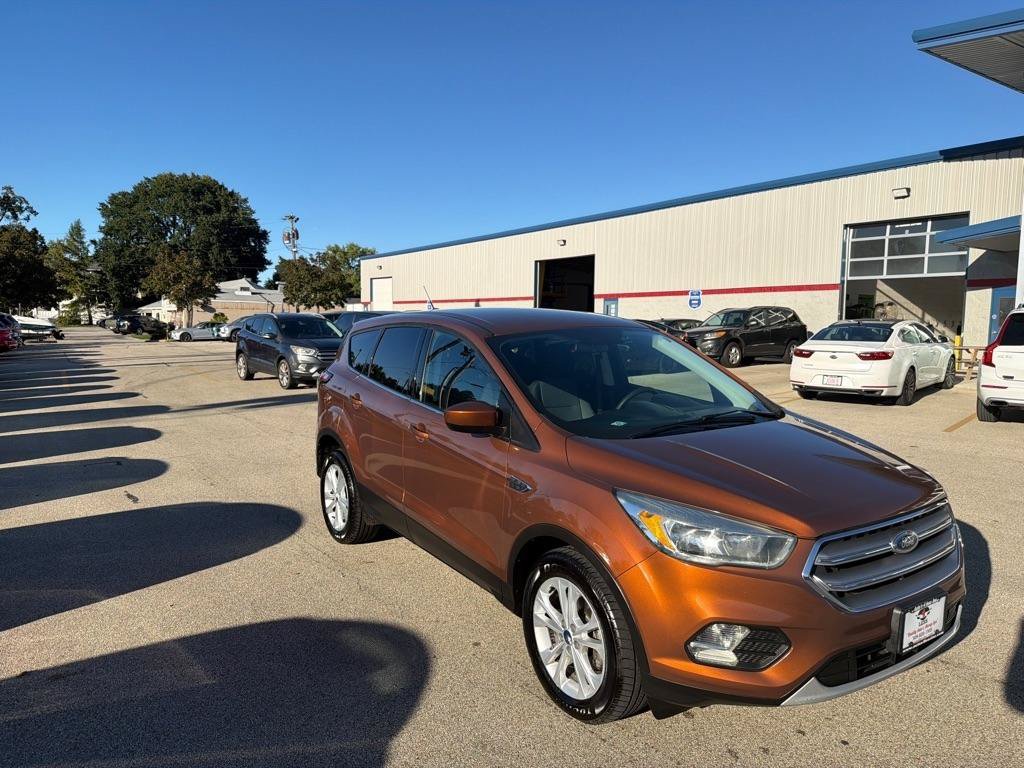 Used 2017 Ford Escape SE FWD image 2