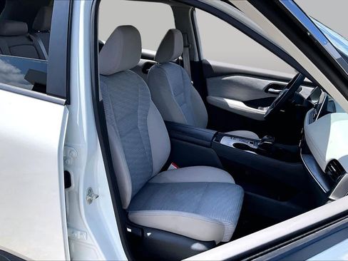 Certified 2023 Nissan Rogue SV FWD image 9
