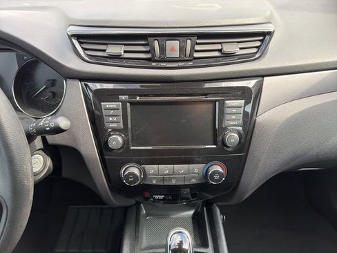 Used 2021 Nissan Rogue Sport S image 26