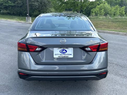Used 2025 Nissan Altima 2.5 SV FWD image 5
