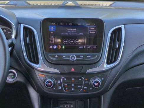 Used 2021 Chevrolet Equinox Premier image 17