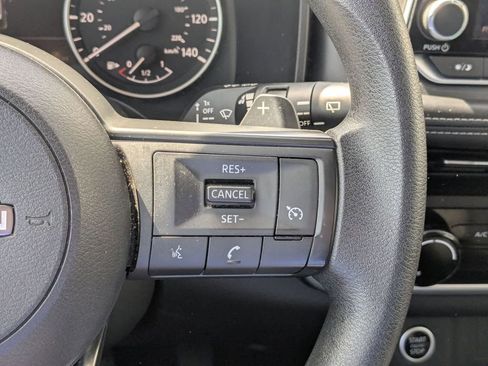 Used 2023 Nissan Rogue S image 17