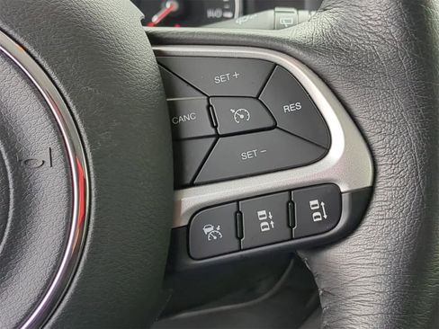 Used 2023 Jeep Renegade Limited image 31