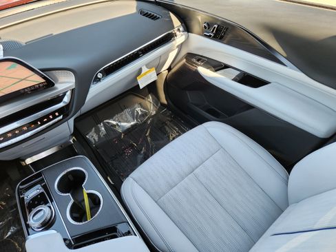 New 2025 Cadillac Lyriq Sport RWD image 18