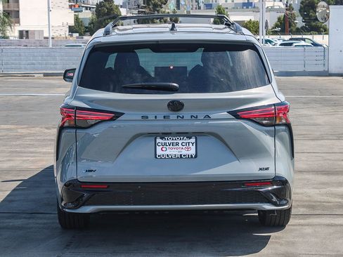 New 2026 Toyota Sienna XSE FWD image 8