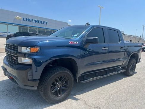 Used 2019 Chevrolet Silverado 1500 Custom Trail Boss w/ Custom Convenience Package AWD/4WD image 2