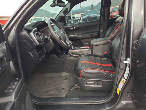 Used 2022 Toyota Tacoma TRD Off-Road w/ Black Out Package (TMS) image 19
