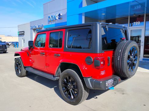 Used 2022 Jeep Wrangler Unlimited Sahara w/ Cold Weather Group image 2