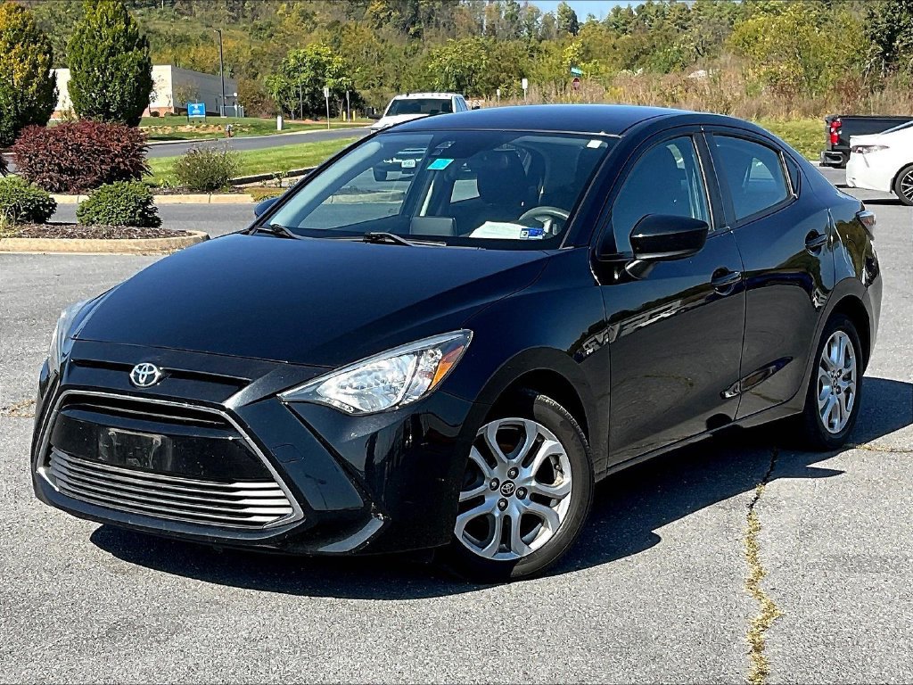 Used 2017 Toyota Yaris iA FWD image 2