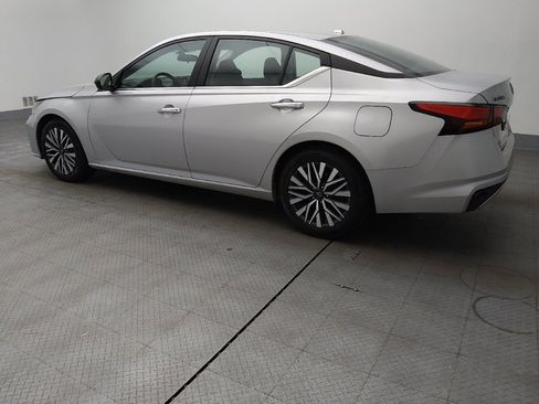 Used 2024 Nissan Altima 2.5 SV image 3