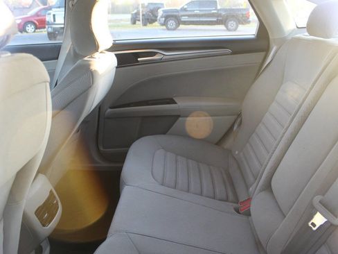 Used 2019 Ford Fusion SE image 13
