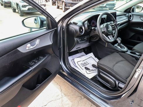 Used 2023 Kia Forte LXS image 18