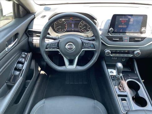 Used 2021 Nissan Altima 2.5 SV w/ SV Premium Package FWD image 11
