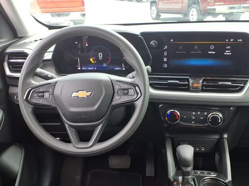 Used 2025 Chevrolet TrailBlazer LT AWD/4WD image 12