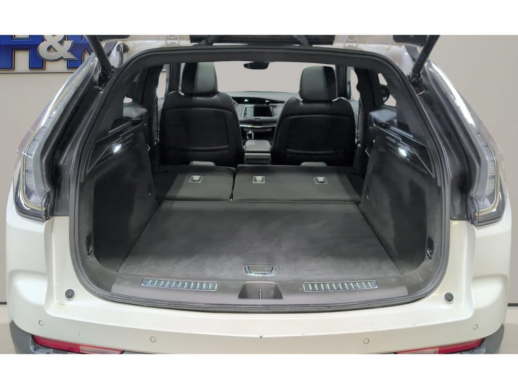 Used 2022 Cadillac XT4 Sport w/ Sun And Sound Package AWD/4WD image 27