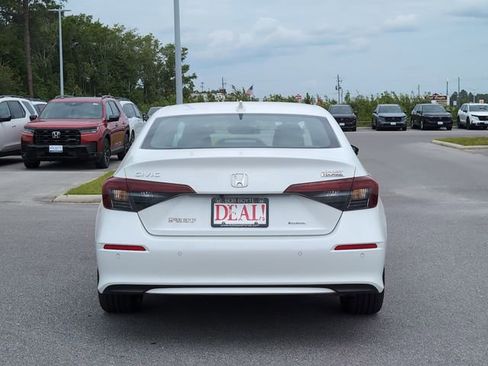 Used 2025 Honda Civic Sport Touring image 4