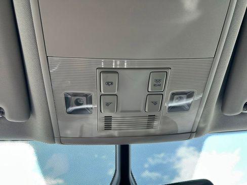 Certified 2023 Volkswagen Atlas SE FWD image 39