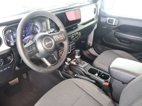 Used 2024 Jeep Wrangler Unlimited AWD/4WD image 19