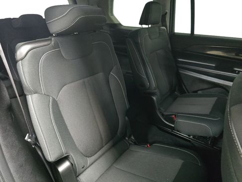 Used 2022 Jeep Grand Cherokee L Laredo w/ Luxury Tech Group I AWD/4WD image 17
