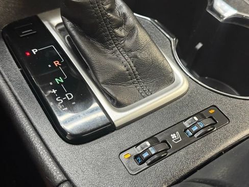 Used 2017 Toyota Highlander Limited AWD/4WD image 27
