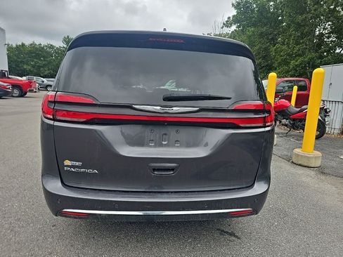 Used 2022 Chrysler Pacifica Touring-L FWD image 4