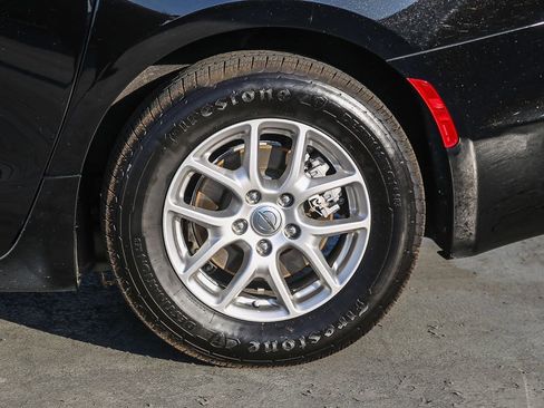 Certified 2024 Chrysler Pacifica Touring-L image 12