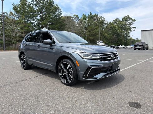 Used 2023 Volkswagen Tiguan SEL R-Line AWD/4WD image 4