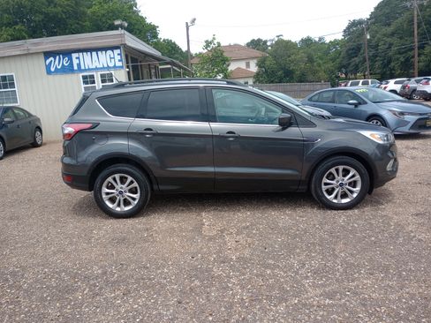 Used 2018 Ford Escape SEL FWD image 8