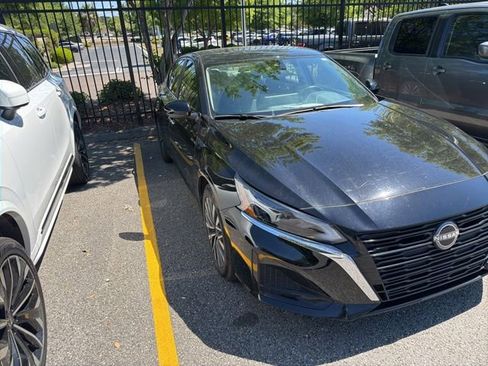 Used 2023 Nissan Altima 2.5 SV w/ SV Premium Package image 14