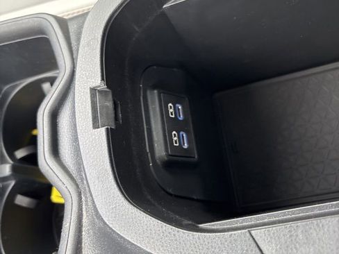 Used 2022 Toyota RAV4 XLE Premium FWD image 34