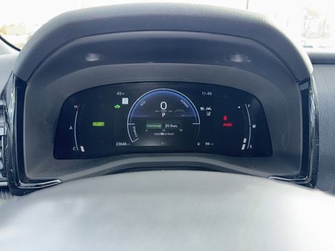 Used 2025 Toyota Camry SE image 5