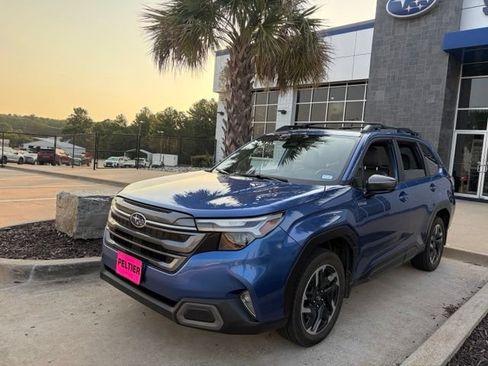 Used 2025 Subaru Forester Limited AWD/4WD image 3