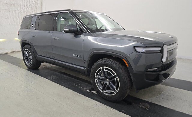 Used 2025 Rivian R1S Adventure Dual AWD/4WD image 1