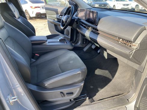 Used 2023 Nissan Ariya FWD image 24