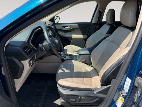 Used 2020 Ford Escape Titanium w/ Titanium Premium Package 2.0 AWD/4WD image 2