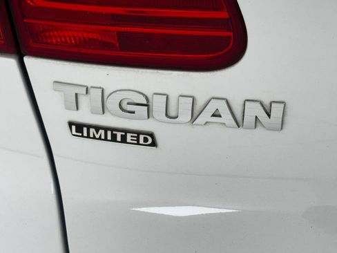 Used 2017 Volkswagen Tiguan S image 32