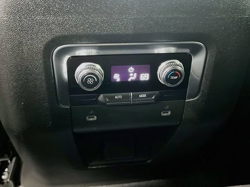 Used 2021 GMC Yukon SLE RWD image 24