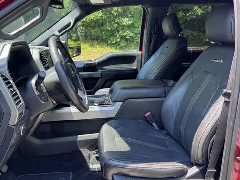 Used 2016 Ford F150 Platinum w/ Equipment Group 701A Luxury AWD/4WD image 12