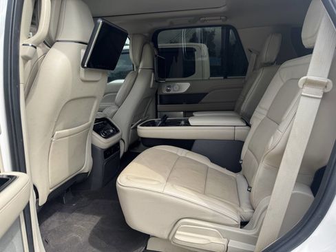 Used 2018 Lincoln Navigator Reserve w/ Technology Package AWD/4WD image 10