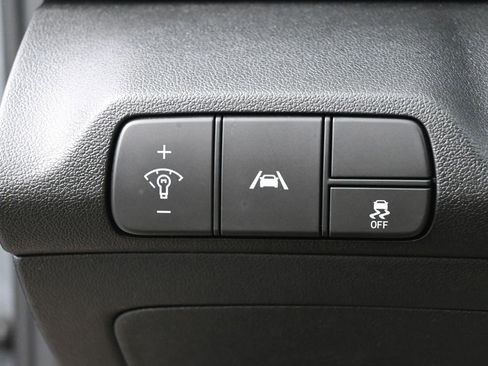 Used 2022 Hyundai Elantra SEL w/ Convenience + Premium Package image 17