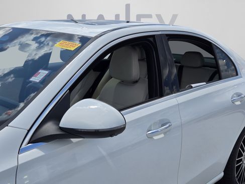 Used 2023 Mercedes-Benz C 300 Sedan image 10