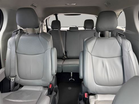 Used 2022 Toyota Sienna Limited FWD image 55