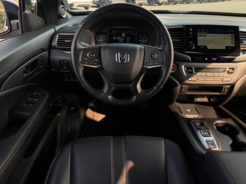 Used 2025 Honda Passport TrailSport image 17