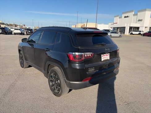 Used 2025 Jeep Compass Latitude w/ Altitude Special Edition image 4