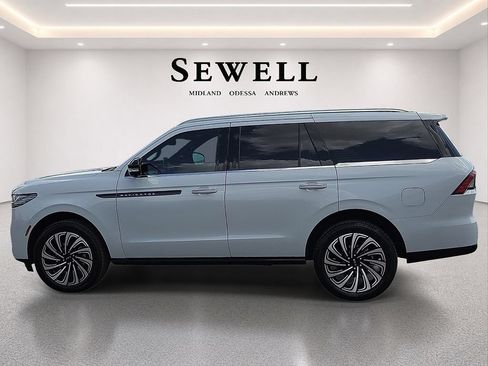 Used 2025 Lincoln Navigator Black Label AWD/4WD image 2