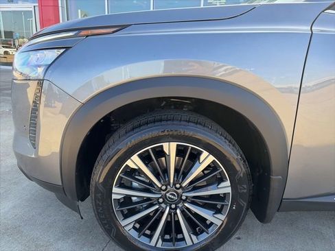 New 2026 Nissan Pathfinder Platinum image 7