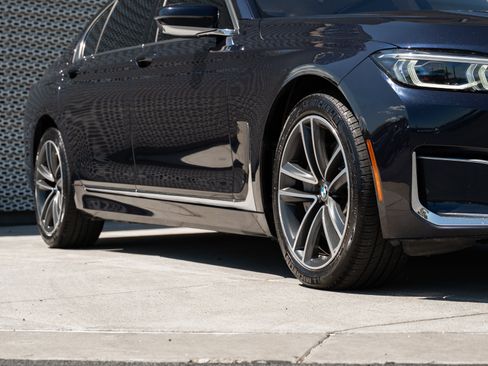 Used 2020 BMW 750i xDrive w/ Autobahn Package AWD/4WD image 37