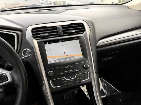 Used 2019 Ford Fusion SE FWD image 29