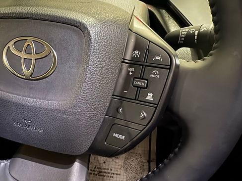 Used 2025 Toyota Prius LE image 24