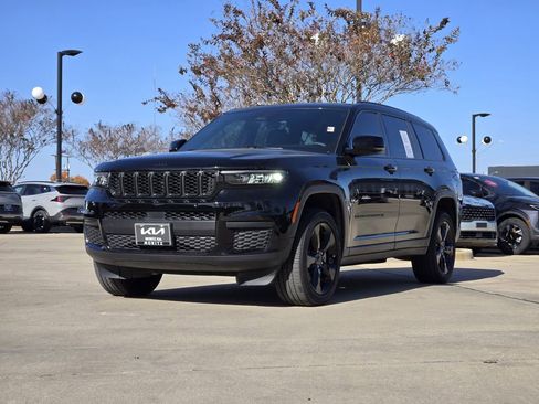 Used 2025 Jeep Grand Cherokee L Laredo RWD image 2